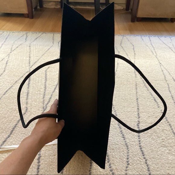 AUTHENTIC CHANEL 2022 - Large Chanel shopping gift bag with ribbon - Picture 6 of 8